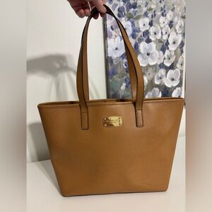 Michael Kors Jet Set Travel Small Tote – 38H5YTTT1L – Tan Pebbled Leather